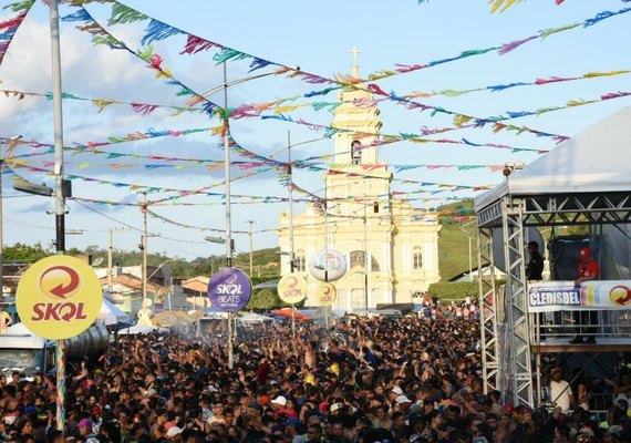 'Carnalaje' leva mais de 30 mil foliões às ruas na Quarta-Feira de Cinzas