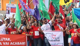 Protesto contra o Governo Temer reúne multidão no Farol e no Centro de Maceió