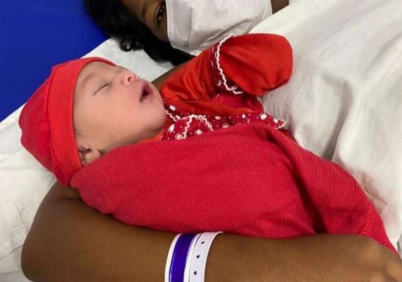 Primeiro bebê do ano nascido na maternidade do Hospital da Mulher é uma menina