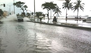 Meteorologia prevê chuva e ventania até quinta-feira em Maceió