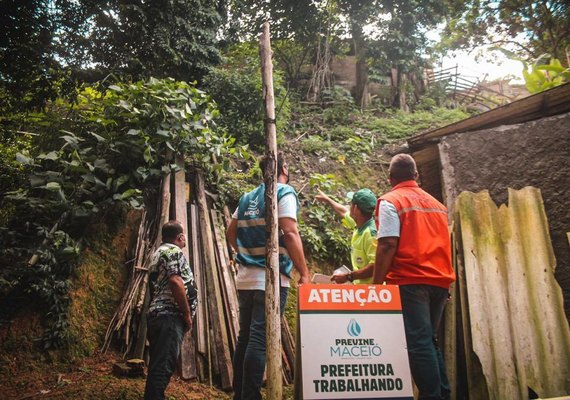 Prefeitura realiza ações preventivas na Grota Santa Helena, na Chã da Jaqueira