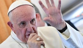 Papa rejeita críticas da ala radical à sua tolerância a divorciados