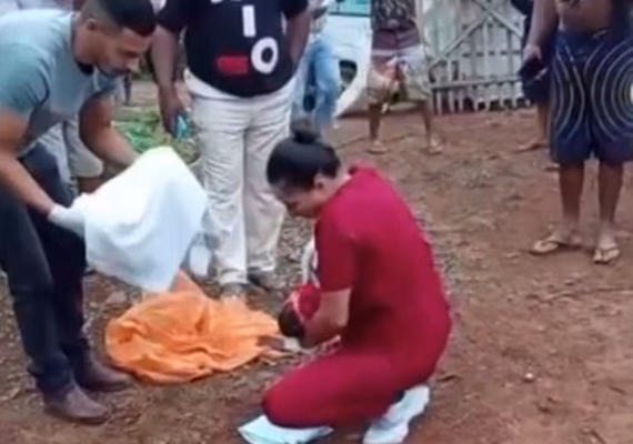 Avó é presa por abandono de bebê com pé e orelha amputados em MG; mãe adolescente é apreendida