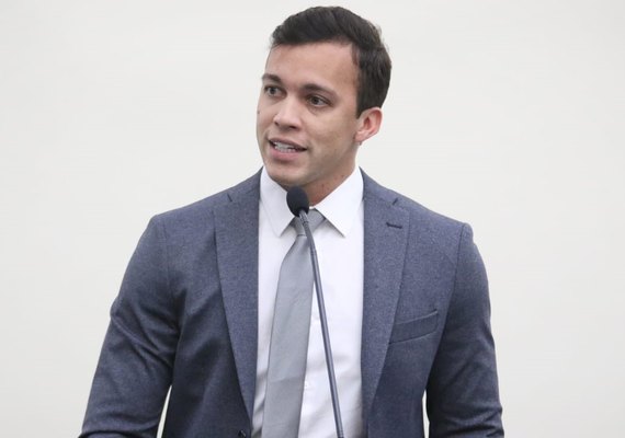 Delegado Leonam parabeniza bombeiros que fizeram resgate de cachorro