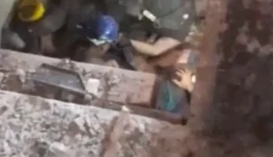 Trabalhadores ficam feridos  após caírem de elevador  em uma obra em Jacarecica
