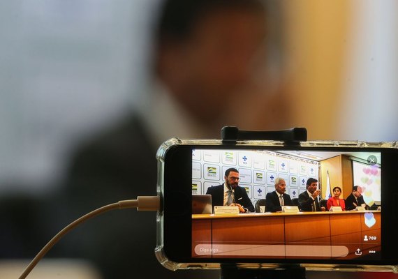 Ministério da Saúde informa que Brasil tem 621 casos confirmados de Covid-19