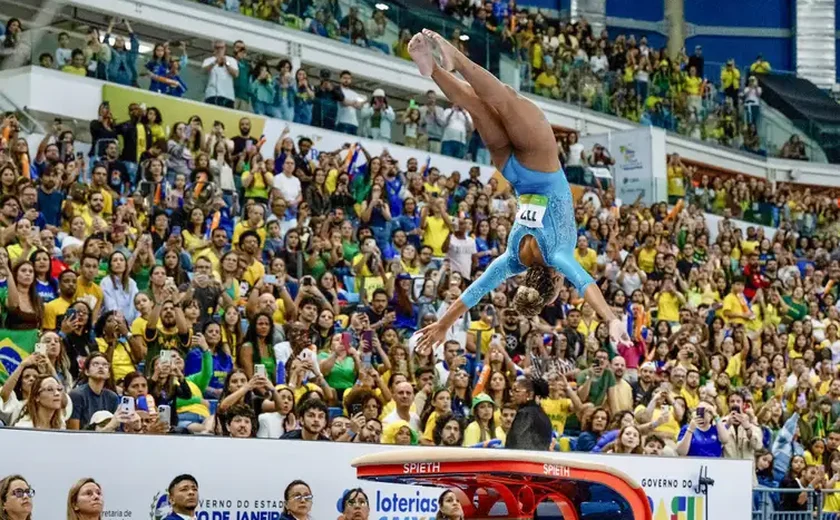 Rebeca Andrade volta com ouro no Pan-Americano de ginástica artística