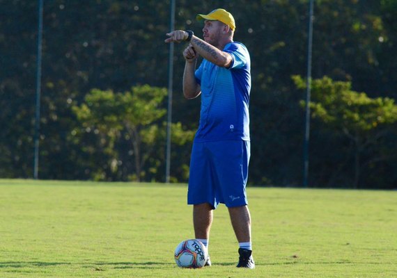 Quase completo, CSA encara o Jaciobá nesta quinta
