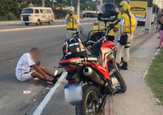 Ronda no Bairro e Samu prestam socorro à vítima de acidente na AL-101 Norte