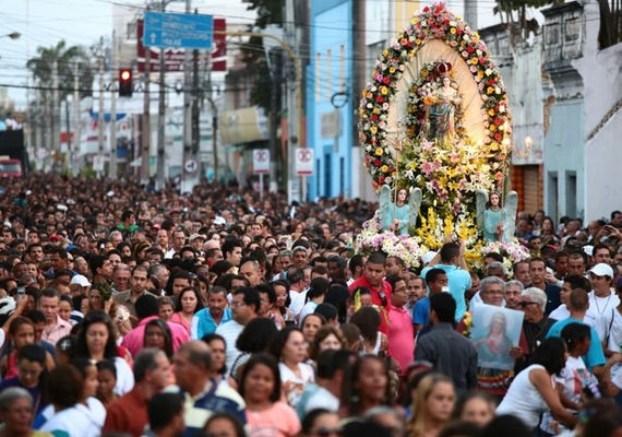 Católicos iniciam festa da padroeira
