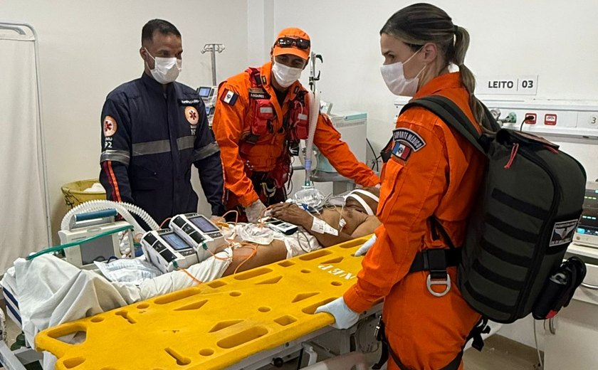 Motociclista de 60 anos sofre grave lesão após colisão ao desviar de criança