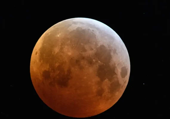 Lua de sangue: eclipse lunar total ocorre neste domingo