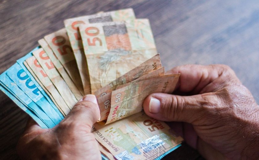 Governo de Alagoas antecipa pagamento dos salários dos servidores para esta terça-feira (27)