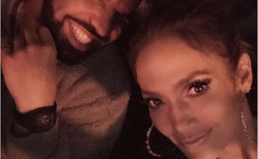 J-Lo está namorando com Drake e diferença de 17 anos de idade 'não é problema'