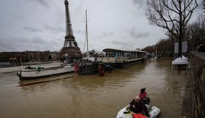 Cheia do Rio Sena deixa Paris em estado de alerta laranja