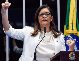 Como a mãe de JHC pode retornar ao Senado sem disputar mais uma vez os votos em AL
