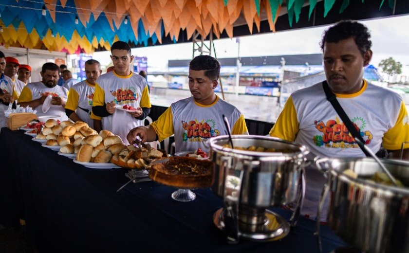 Garis que trabalharam no São João Massayó participaram de café da manhã especial