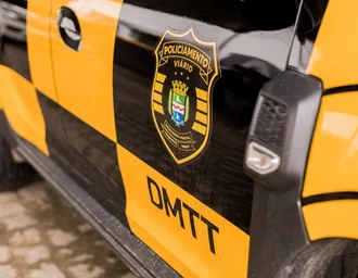 Agentes do DMTT escoltam gestante em trabalho de parto durante patrulhamento