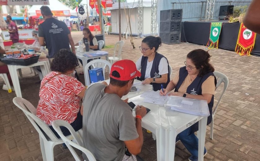 Saúde realiza testagem rápida e trabalho educativo na Feira da Reforma Agrária