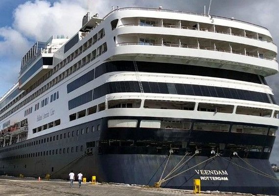 Chegada de navios aquece alta temporada