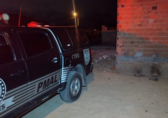 Homem agride namorada e é assassinado minutos depois em Arapiraca