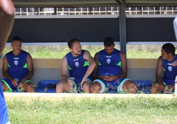 CSA testa jogadas antes de jogo de ida contra o Parnahyba no pré-Nordestão