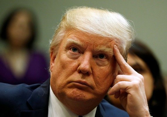 Donald Trump culpa grupos de esquerda e direita por confrontos na Virgínia