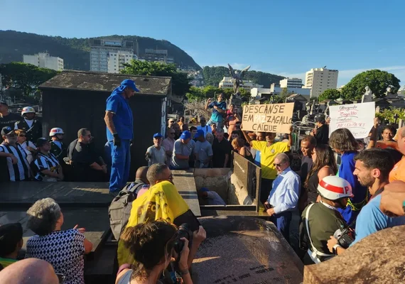 Corpo do ex-jogador e ex-técnico Zagallo é enterrado no Rio de Janeiro