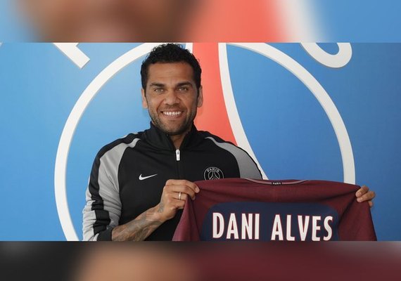 PSG anuncia a contratação de Daniel Alves