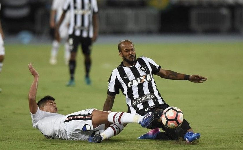 Após jogo, técnico do Colo-Colo critica condições físicas do Botafogo