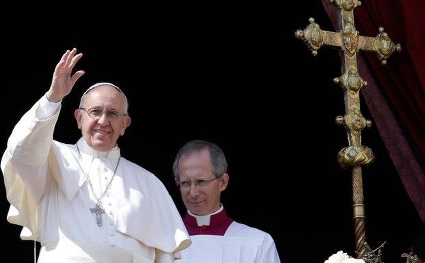 Em mensagem de Páscoa, Papa Francisco lembra dos desafios que atingem o mundo