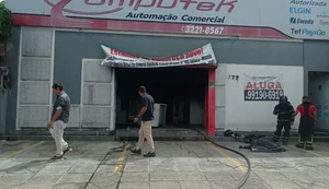 Incêndio atinge imóvel comercial desativado no Centro de Maceió