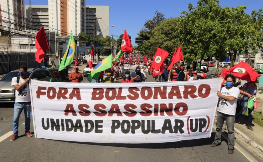 Movimentos sociais e sociedade civil participam de ato Fora Bolsonaro em Maceió