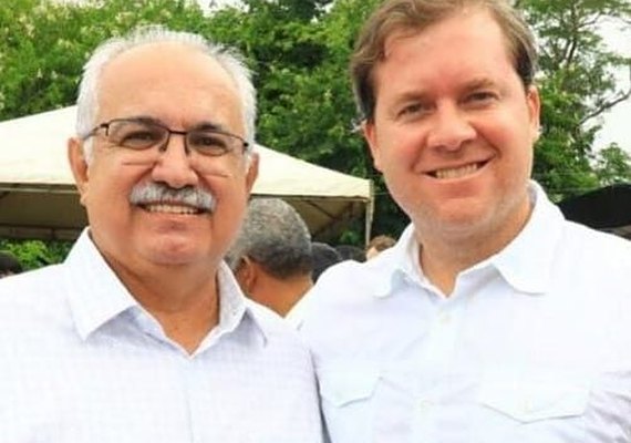 Marx Beltrão presta homenagem a Rogério Teófilo