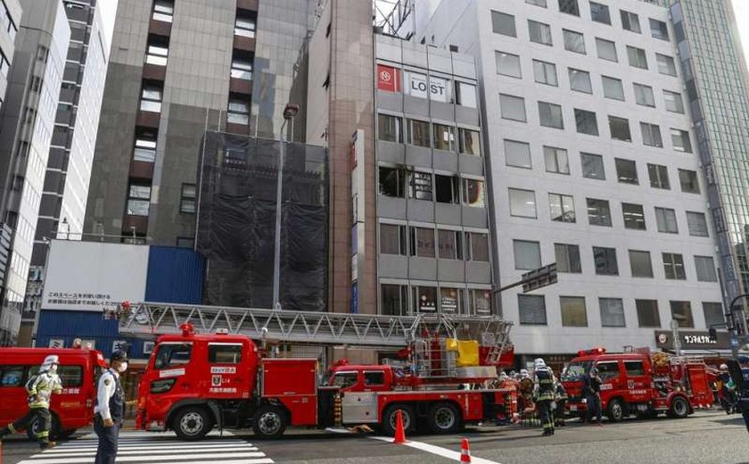 Incêndio em clínica psiquiátrica em prédio de 8 andares deixa 27 mortos