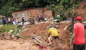 Bebê desaparece após ser levado por enxurrada na Chã da Jaqueira