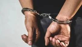 Homem é preso após tentar furtar bebida e danificar viatura policial em Maceió