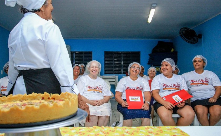 Alunas de curso de culinária pretendem gerar renda