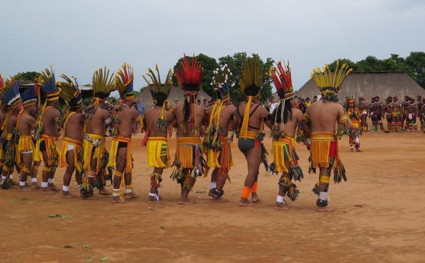 Bolsonaro sanciona, com vetos, projeto que prevê medidas para tentar proteger indígenas