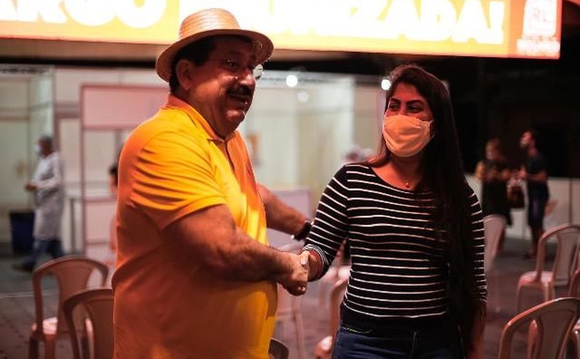 Gilberto Gonçalves acompanha vacinação de pessoas acima de 54 anos em Rio Largo