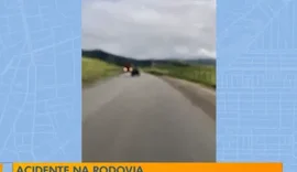 Carro invade contramão e bate de frente com caminhão entre Anadia e Maribondo