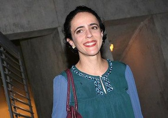 Filha de Chico Buarque é internada às pressas com câncer e depressão