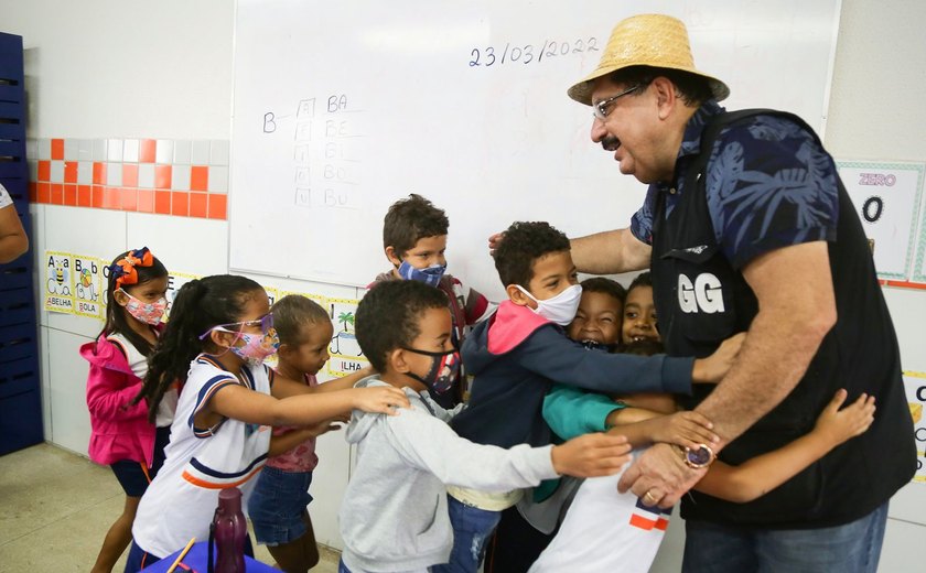 Prefeito Gilberto Gonçalves fiscaliza escola recém-inaugurada em Rio Largo