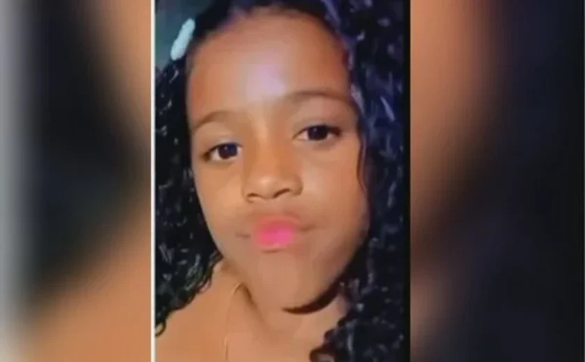 Menina perde a perna em acidente com carro alegórico na saída do Sambódromo