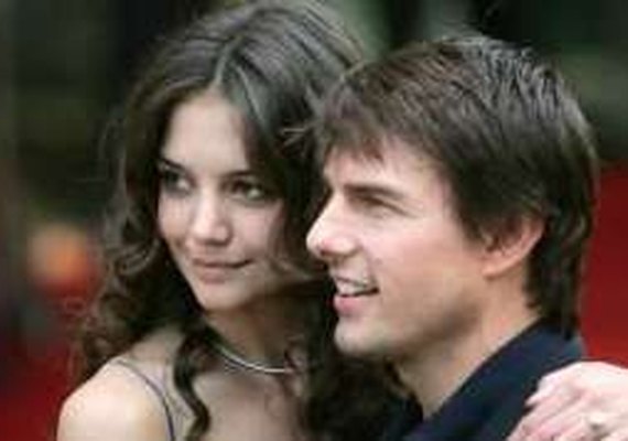 Tom Cruise se sente traído por relacionamento secreto de Katie com Jamie Foxx