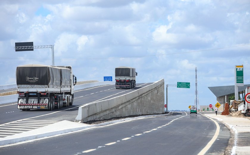 Renan Filho destrava importantes obras de infraestrutura de transportes e turbina crescimento econômico de Alagoas