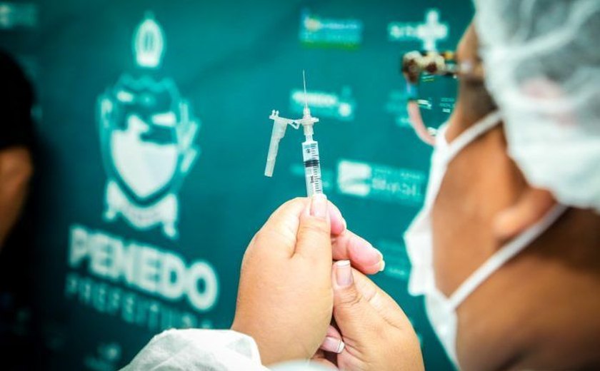 Idosos com 73 anos já podem ser vacinados contra Covid-19 em Penedo