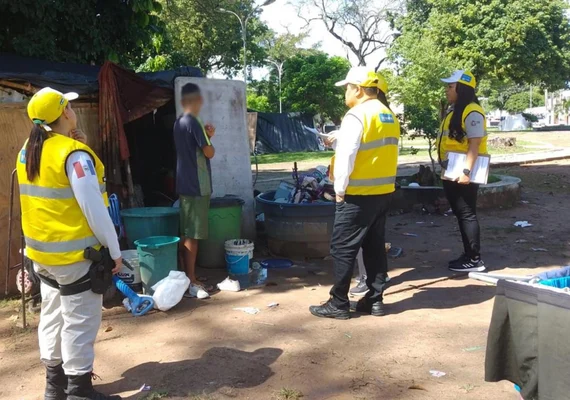 Grupo em situação de rua protestam na Praça Sinimbu após remoção para abrigos