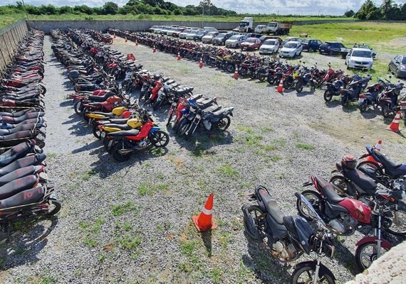 PRF em Alagoas realiza leilão de 593 veículos apreendidos