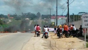 Mulheres de reeducandos fecham rodovia no Agreste